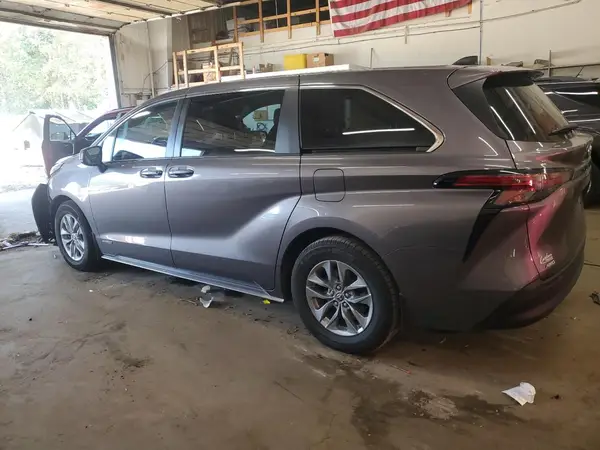 5TDKSKFC9MS015521 2021 TOYOTA SIENNA - Image 2
