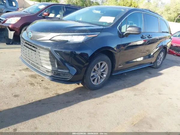 5TDKSKFC9MS027152 2021 TOYOTA SIENNA - Image 2