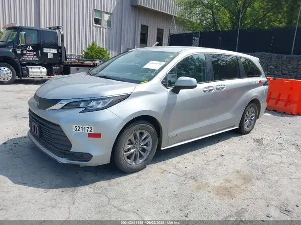 5TDKSKFC9MS035607 2021 TOYOTA SIENNA - Image 2