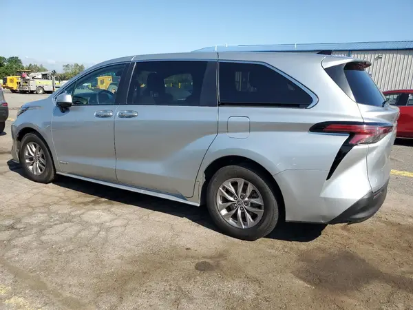 5TDKSKFC9MS035638 2021 TOYOTA SIENNA - Image 2