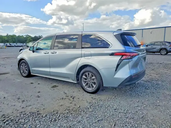 5TDKSKFC9MS036742 2021 TOYOTA SIENNA - Image 2