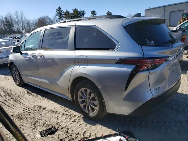 5TDKSKFC9NS051307 2022 TOYOTA SIENNA - Image 2