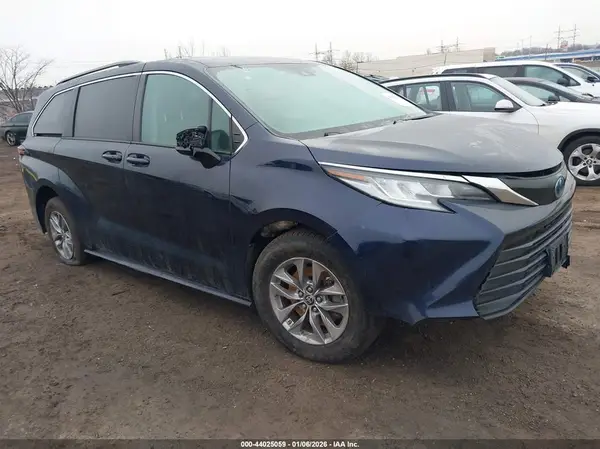 5TDKSKFC9NS064154 2022 TOYOTA SIENNA - Image 1