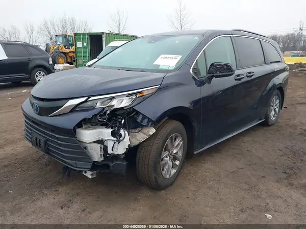 5TDKSKFC9NS064154 2022 TOYOTA SIENNA - Image 2