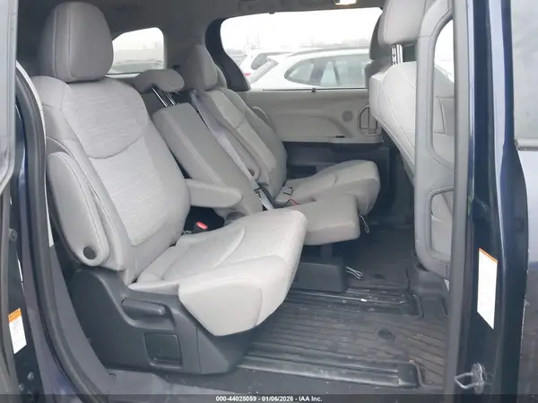 5TDKSKFC9NS064154 2022 TOYOTA SIENNA - Image 8
