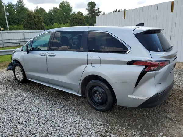 5TDKSKFC9NS065384 2022 TOYOTA SIENNA - Image 2