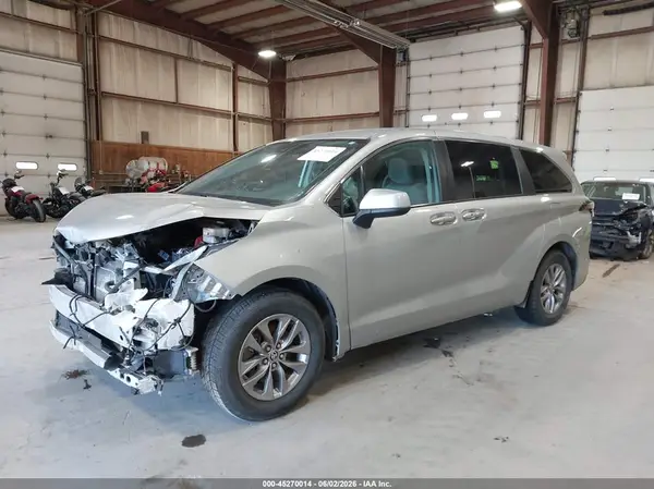 5TDKSKFC9NS066034 2022 TOYOTA SIENNA - Image 2