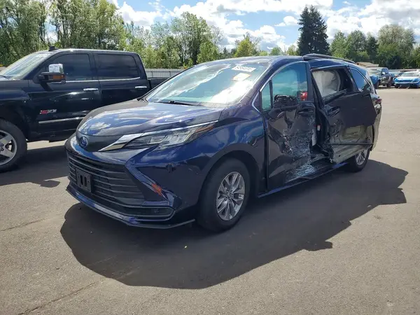 5TDKSKFC9NS067684 2022 TOYOTA SIENNA - Image 1
