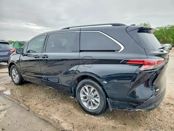 5TDKSKFC9NS070262 2022 TOYOTA SIENNA - Image 2