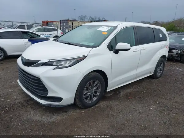 5TDKSKFC9PS101707 2023 TOYOTA SIENNA - Image 2