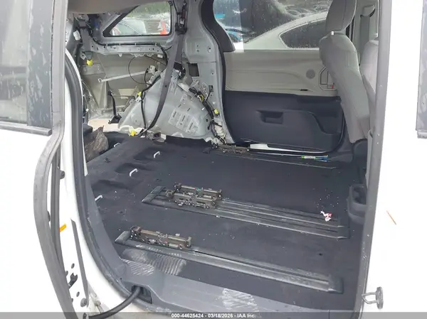5TDKSKFC9PS101707 2023 TOYOTA SIENNA - Image 8