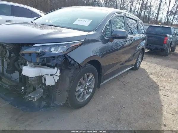 5TDKSKFC9SS184757 2025 TOYOTA SIENNA - Image 2