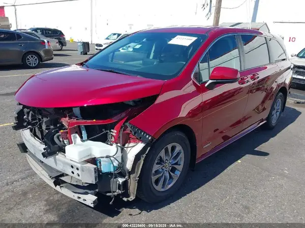 5TDKSKFCXMS024387 2021 TOYOTA SIENNA - Image 2