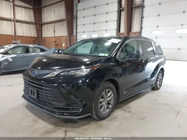 5TDKSKFCXMS032537 2021 TOYOTA SIENNA - Image 2