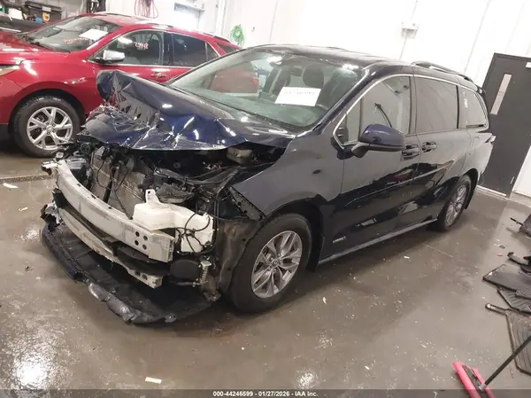5TDKSKFCXMS033767 2021 TOYOTA SIENNA - Image 2