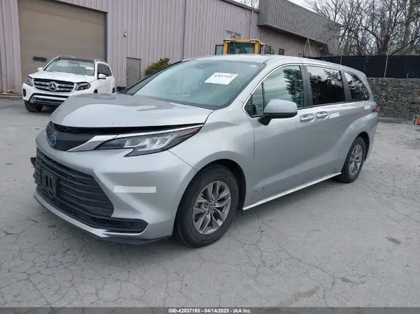5TDKSKFCXMS036779 2021 TOYOTA SIENNA - Image 2