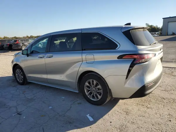 5TDKSKFCXMS036796 2021 TOYOTA SIENNA - Image 2