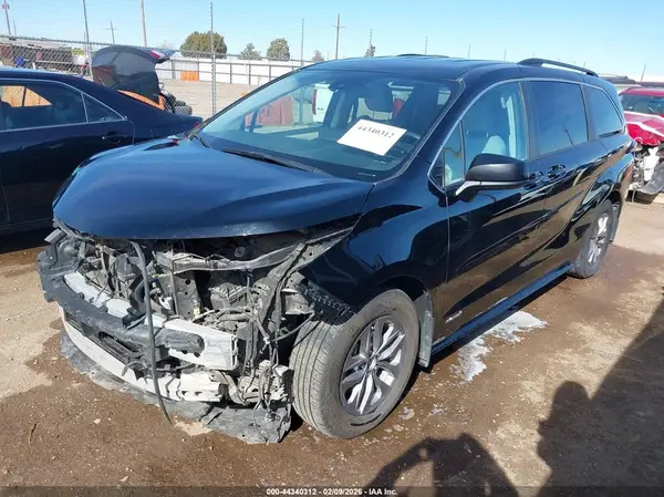 5TDKSKFCXMS040119 2021 TOYOTA SIENNA - Image 2