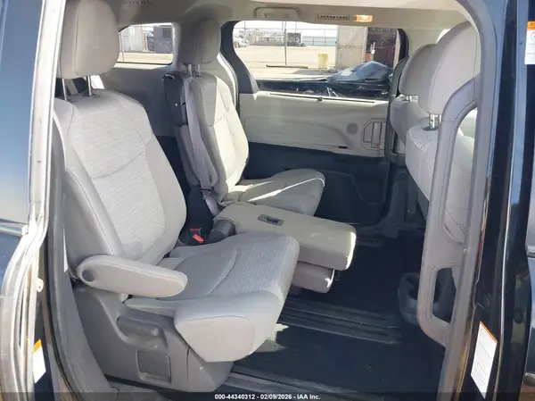 5TDKSKFCXMS040119 2021 TOYOTA SIENNA - Image 8