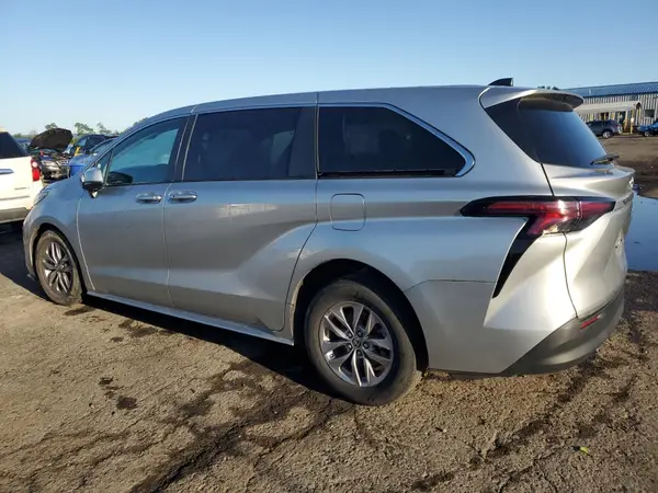 5TDKSKFCXNS062431 2022 TOYOTA SIENNA - Image 2