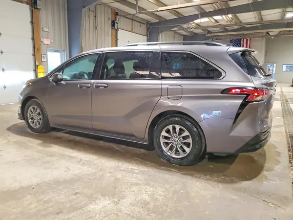 5TDKSKFCXNS062879 2022 TOYOTA SIENNA - Image 2