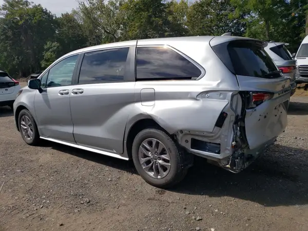 5TDKSKFCXNS065443 2022 TOYOTA SIENNA - Image 2