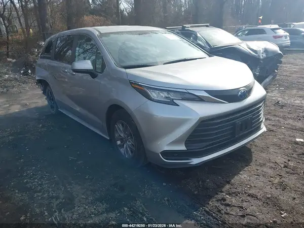 5TDKSKFCXNS069024 2022 TOYOTA SIENNA - Image 1