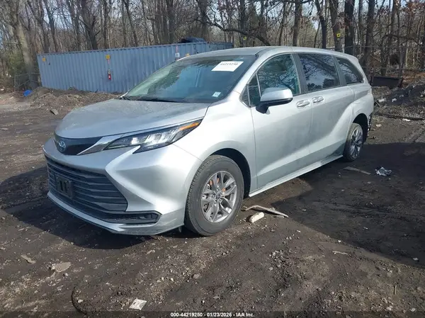 5TDKSKFCXNS069024 2022 TOYOTA SIENNA - Image 2