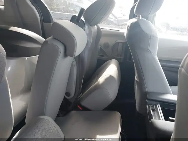 5TDKSKFCXNS069024 2022 TOYOTA SIENNA - Image 8