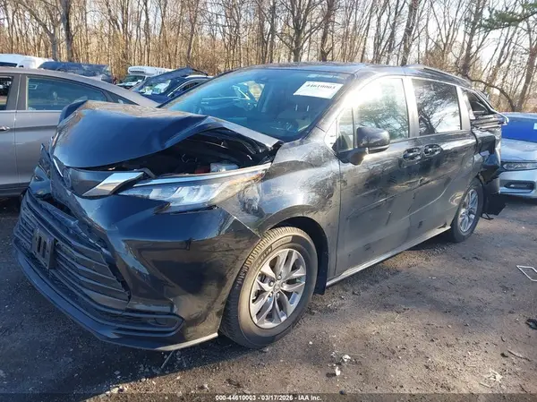 5TDKSKFCXNS069816 2022 TOYOTA SIENNA - Image 2