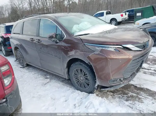 5TDKSKFCXPS079264 2023 TOYOTA SIENNA - Image 1