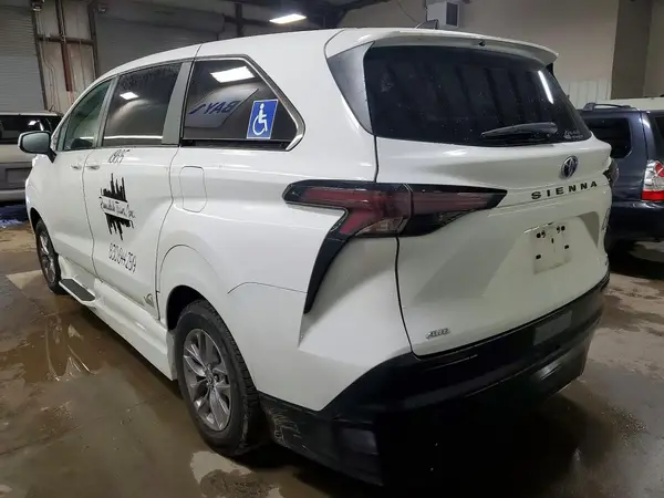 5TDKSKFCXPS086425 2023 TOYOTA SIENNA - Image 2