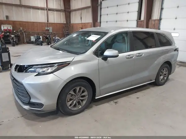5TDKSKFCXPS094976 2023 TOYOTA SIENNA - Image 2