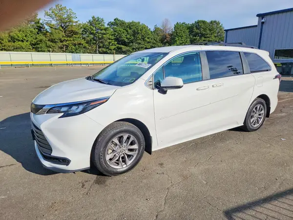 5TDKSKFCXRS119393 2024 TOYOTA SIENNA - Image 1