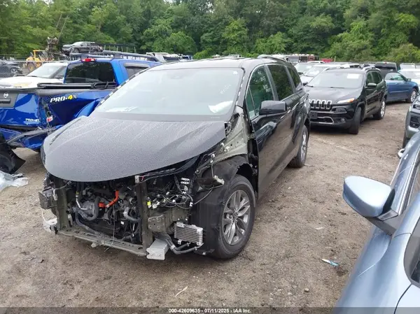 5TDKSKFCXRS125274 2024 TOYOTA SIENNA - Image 2