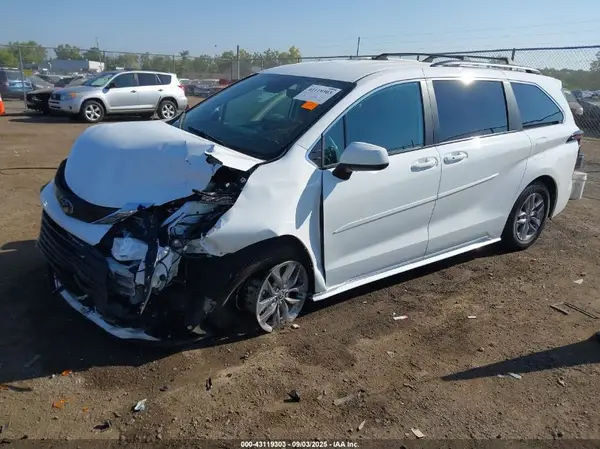 5TDKSKFCXRS147050 2024 TOYOTA SIENNA - Image 2