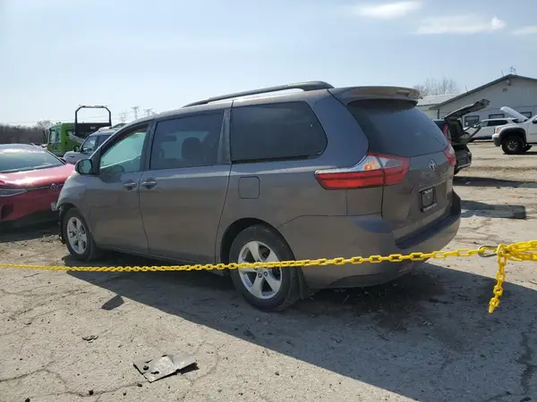 5TDKZ3DC0HS767876 2017 TOYOTA SIENNA - Image 2