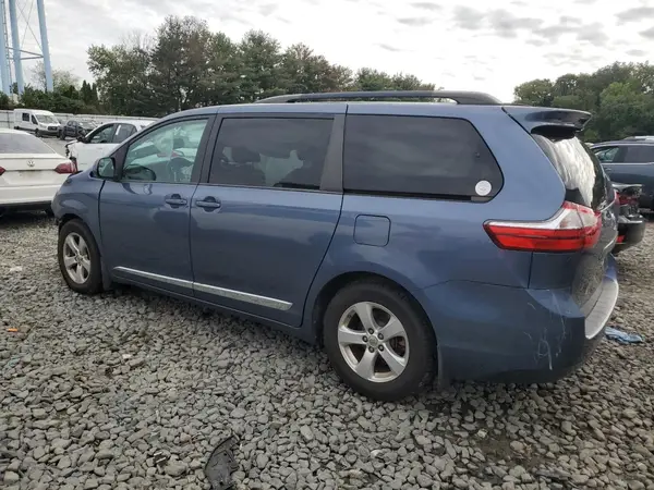 5TDKZ3DC0HS769692 2017 TOYOTA SIENNA - Image 2