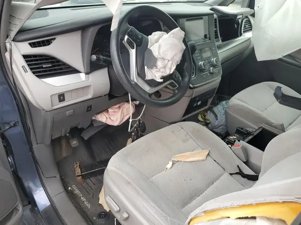 5TDKZ3DC0HS769692 2017 TOYOTA SIENNA - Image 8