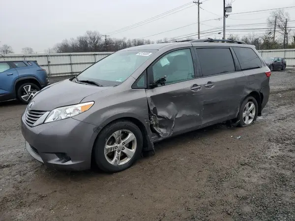 5TDKZ3DC0HS771345 2017 TOYOTA SIENNA - Image 1