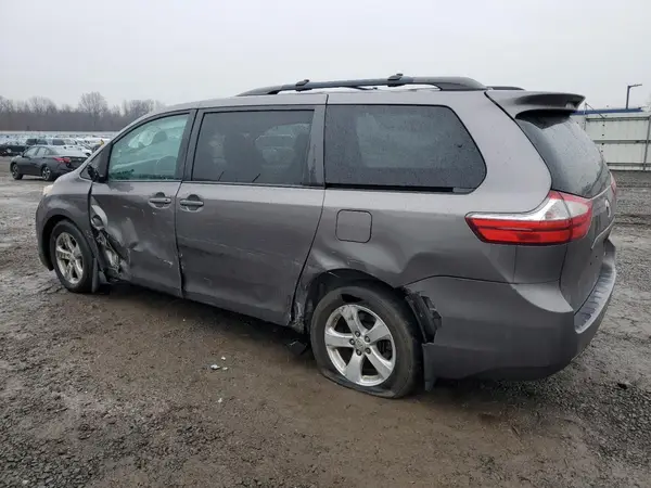 5TDKZ3DC0HS771345 2017 TOYOTA SIENNA - Image 2