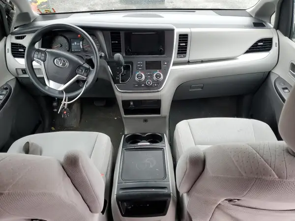 5TDKZ3DC0HS771345 2017 TOYOTA SIENNA - Image 8