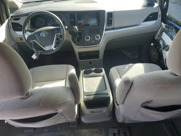 5TDKZ3DC0HS771457 2017 TOYOTA SIENNA - Image 8