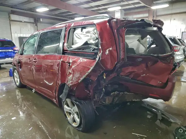 5TDKZ3DC0HS775086 2017 TOYOTA SIENNA - Image 2