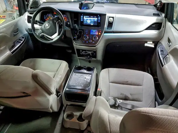 5TDKZ3DC0HS775086 2017 TOYOTA SIENNA - Image 8