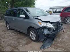 5TDKZ3DC0HS784452 2017 TOYOTA SIENNA