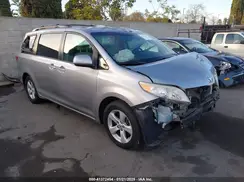 5TDKZ3DC0HS786623 2017 TOYOTA SIENNA