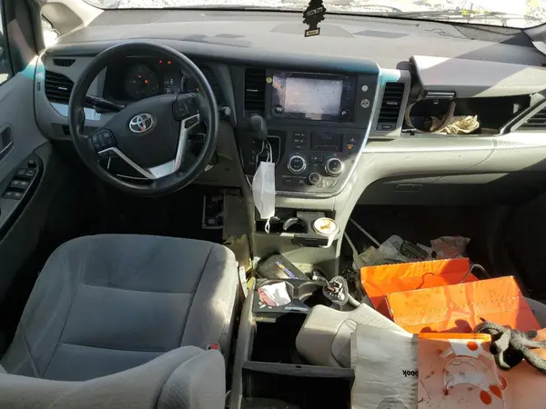 5TDKZ3DC0HS787559 2017 TOYOTA SIENNA - Image 8