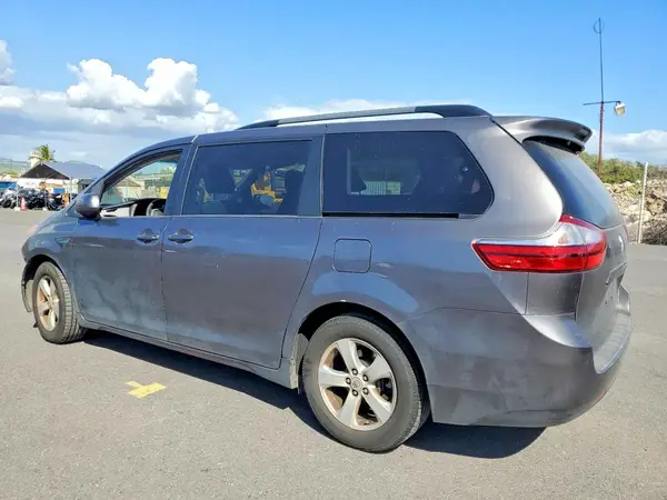 5TDKZ3DC0HS791336 2017 TOYOTA SIENNA - Image 2