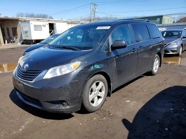 5TDKZ3DC0HS792003 2017 TOYOTA SIENNA - Image 1